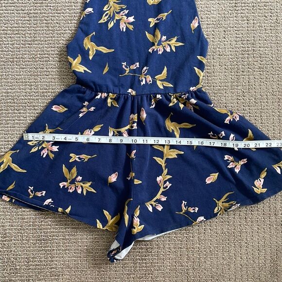 Kimchi Blue Rebecca Floral Open Back Halter Mock Neck Romper S - Navy Blue - Picture 7 of 9